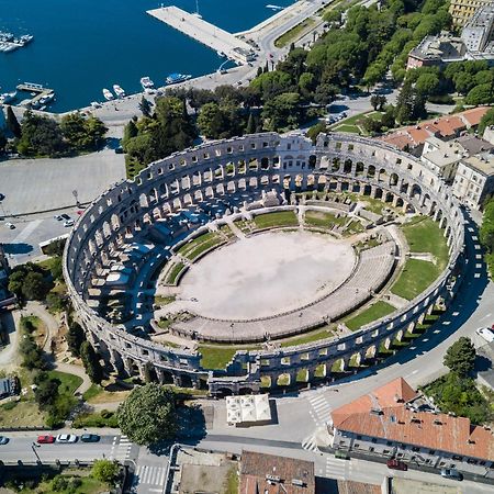 Feniks Fazana Apartman Buitenkant foto