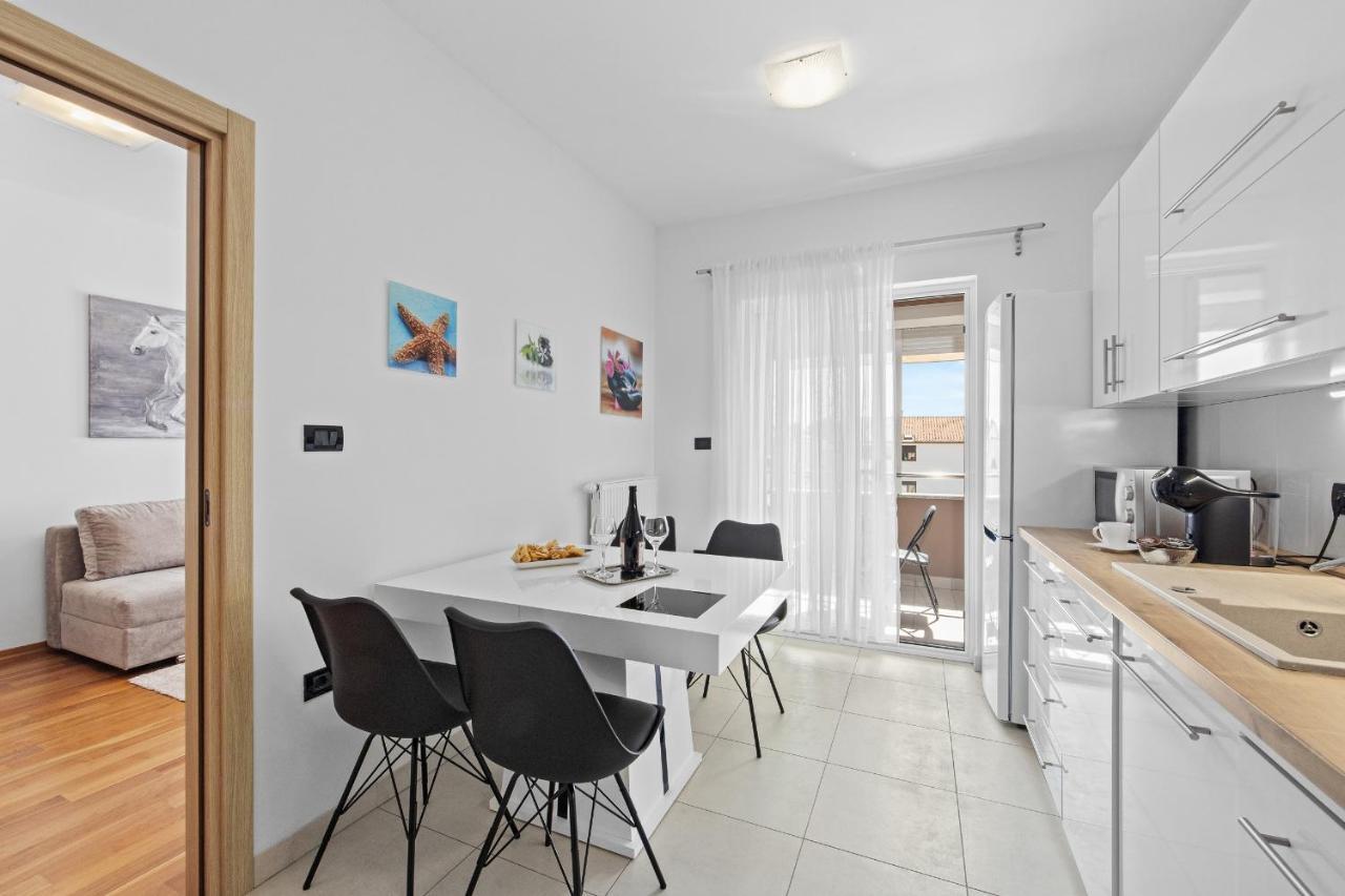 Feniks Fazana Apartman Buitenkant foto