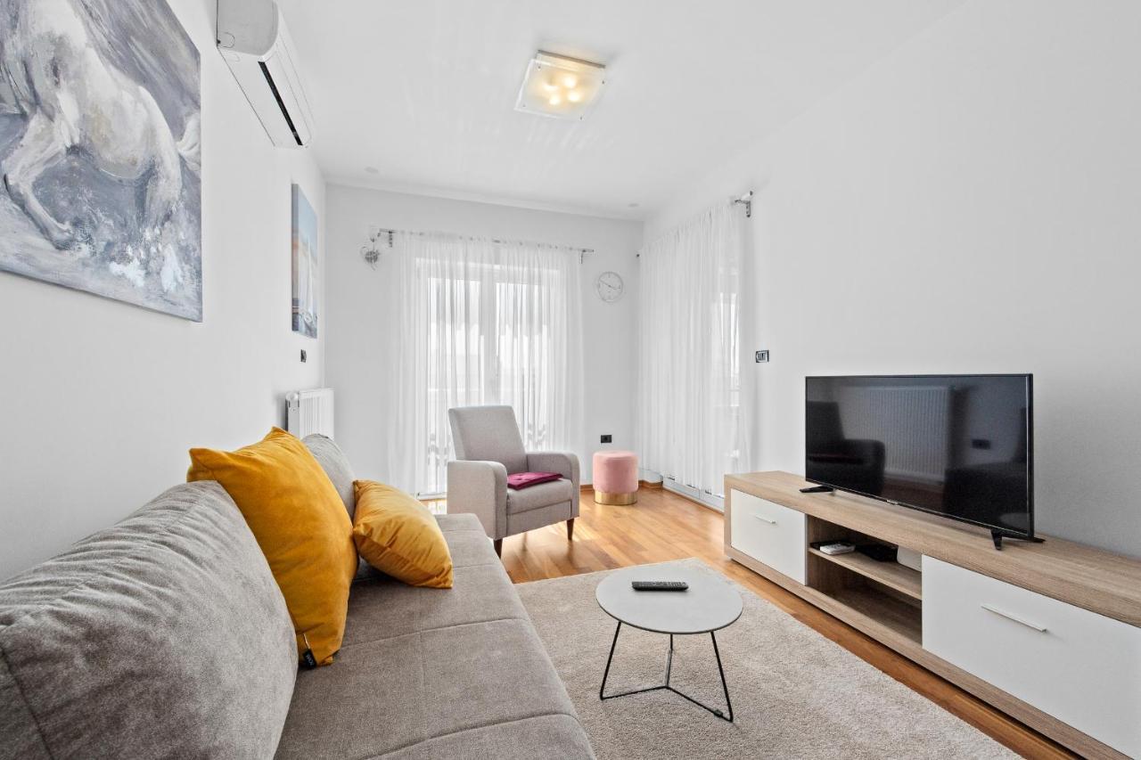 Feniks Fazana Apartman Buitenkant foto
