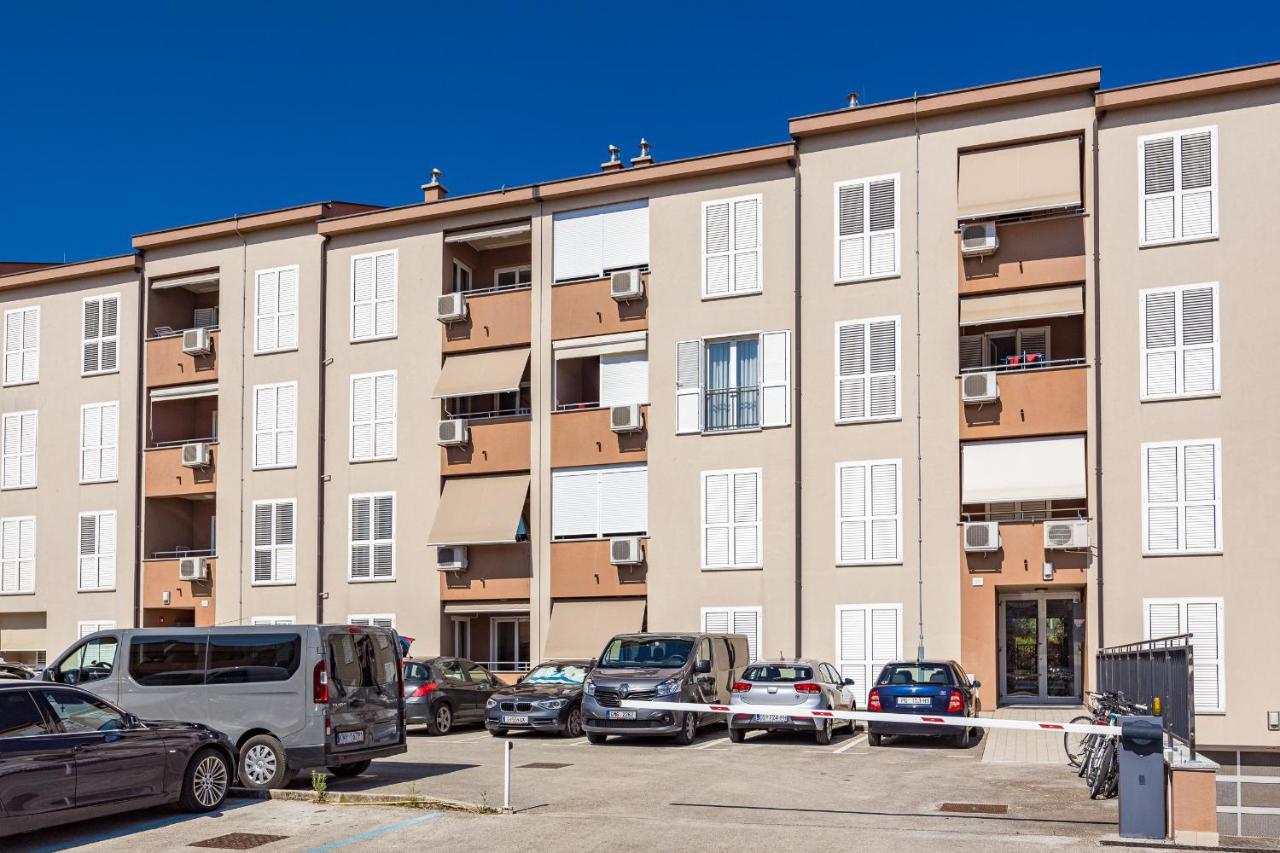 Feniks Fazana Apartman Buitenkant foto