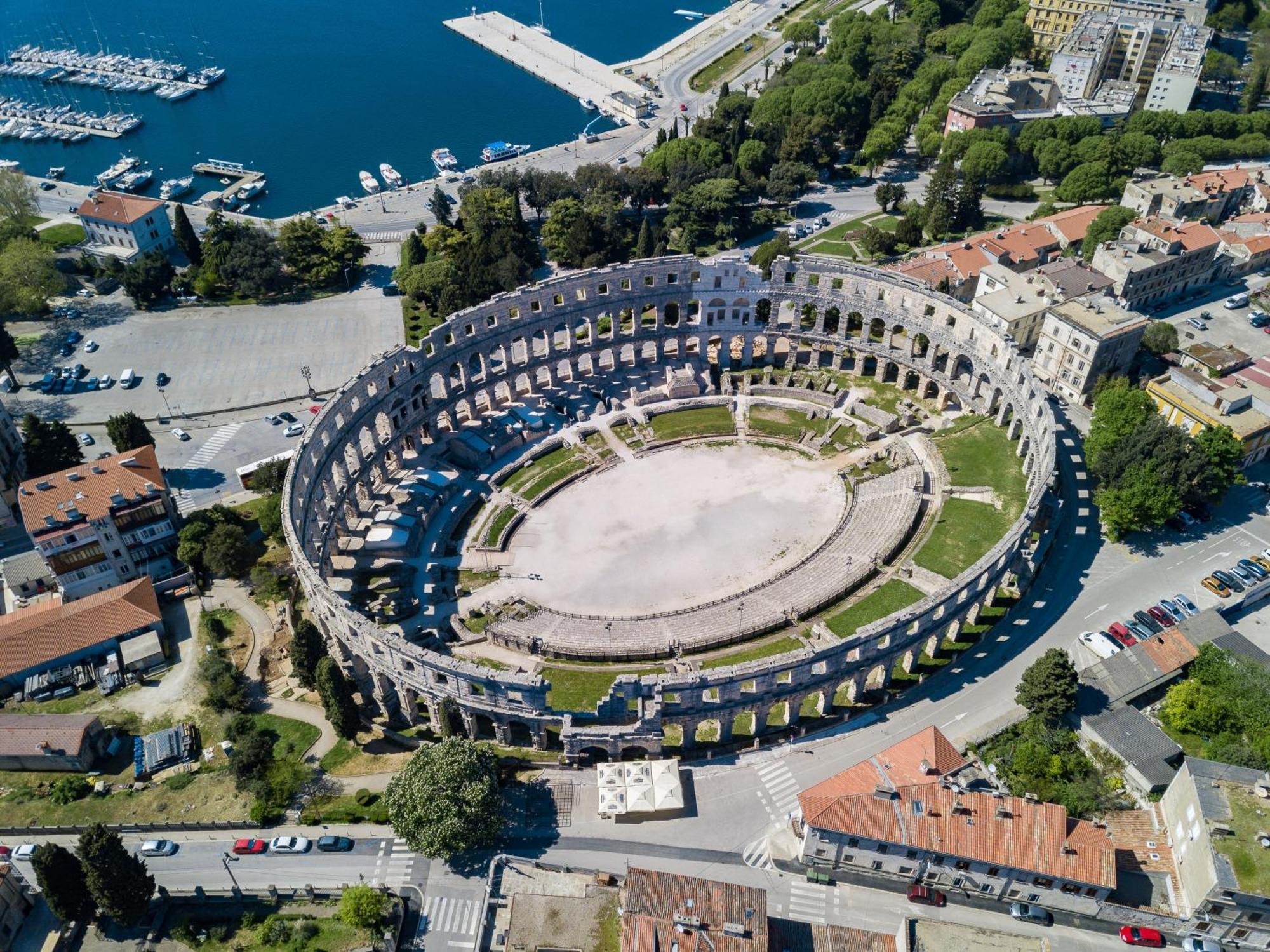 Feniks Fazana Apartman Buitenkant foto